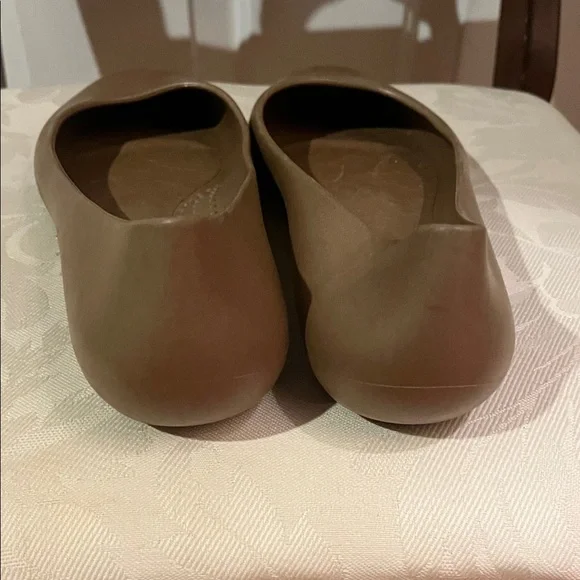 Okabashi Tan Women's Flats - Picture 3 of 6